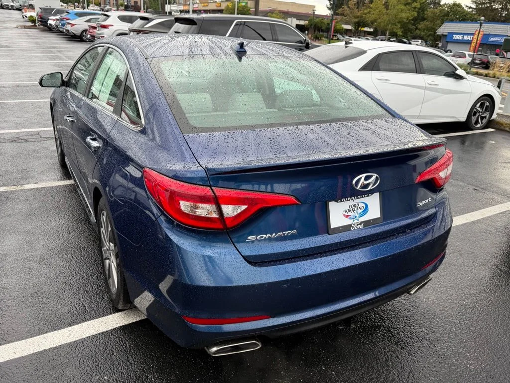 Used 2017 Lakeside Blue Hyundai Sport image 9