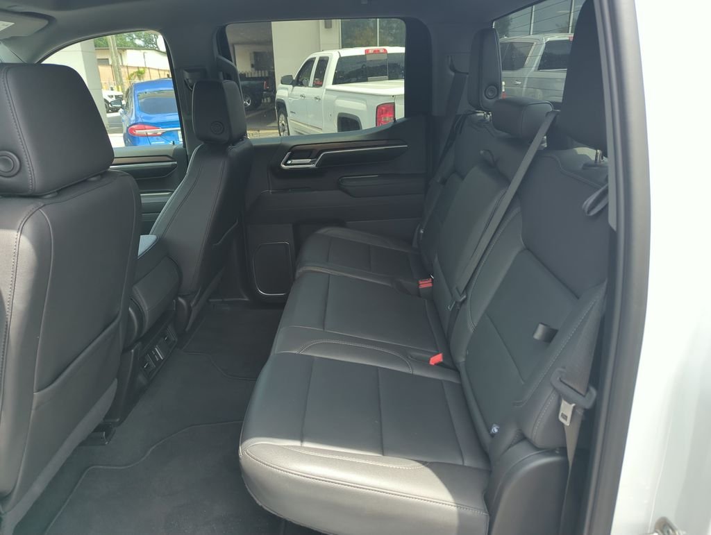 Used 2024 White GMC SLT image 27