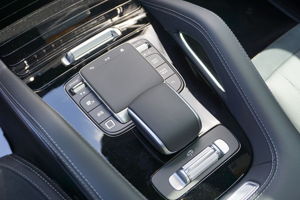 New 2026 MANUFAKTUR Moonlight White Metallic Mercedes-Benz GLE 63 S AMG® image 39