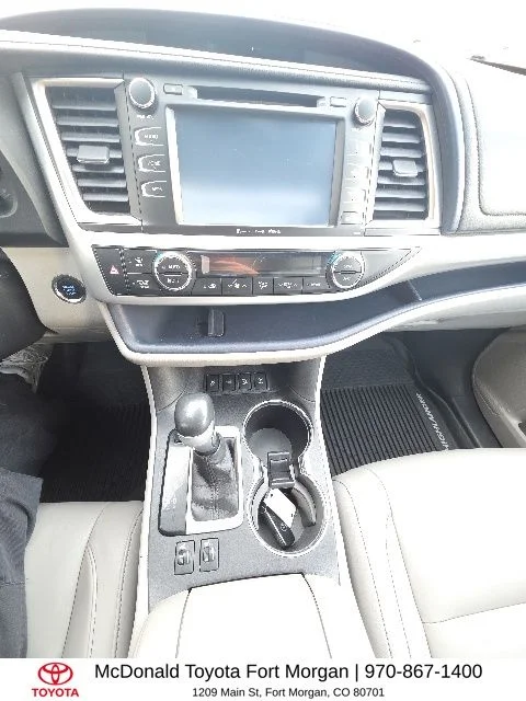 Used 2017 White Toyota XLE image 10
