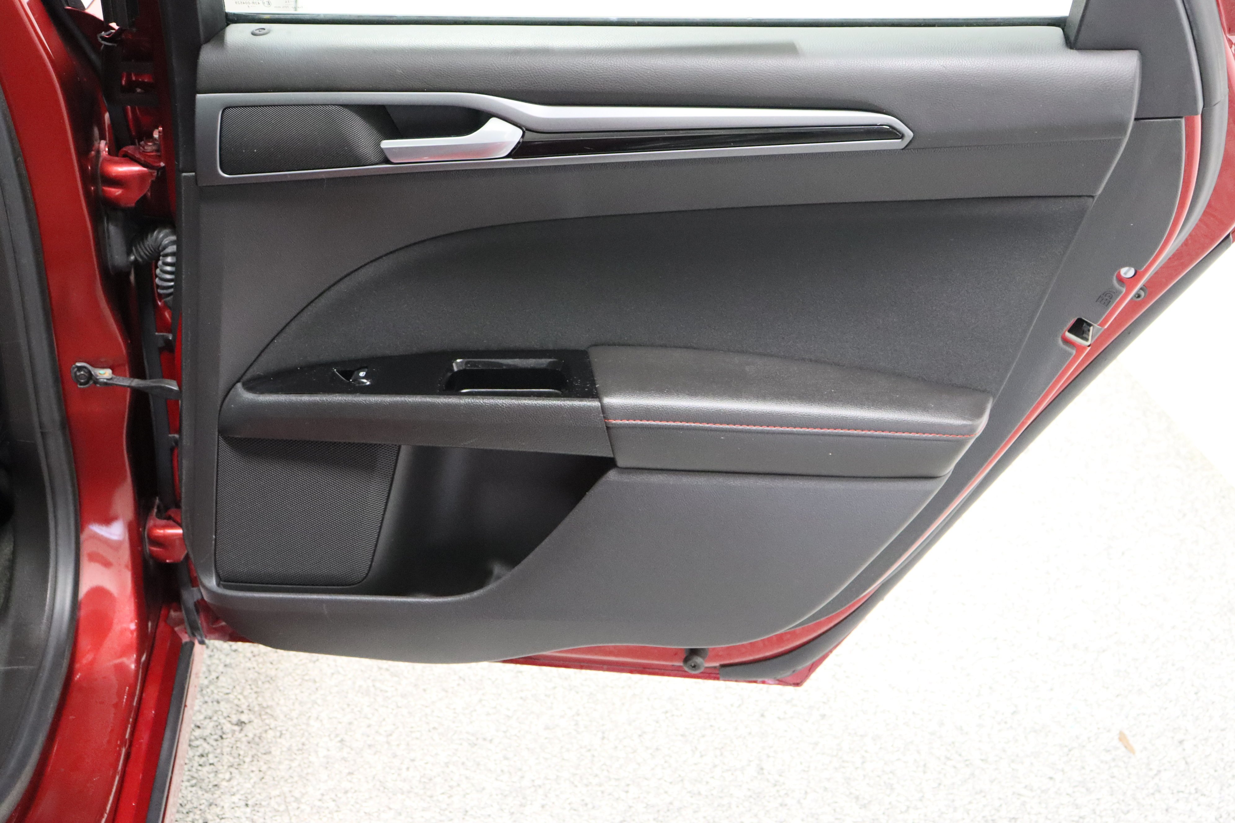 Used 2014 Ruby Red Metallic Tinted Clearcoat Ford SE 1.5T image 32