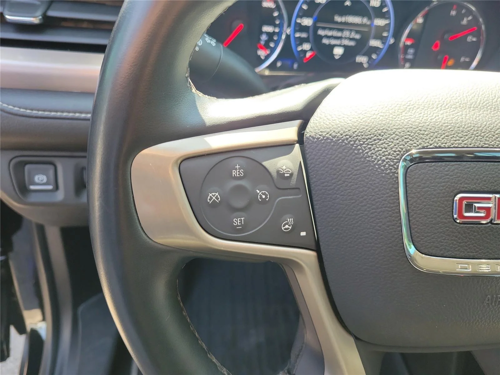 2023 GMC Acadia Denali - Photo 25