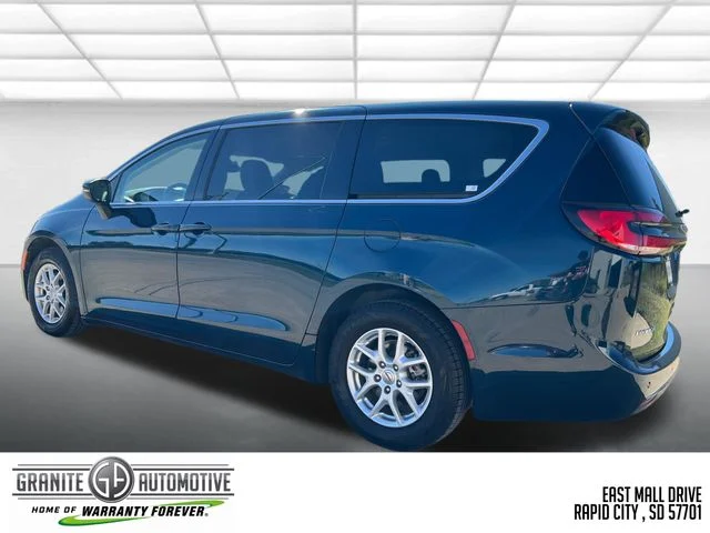 2023 Chrysler Pacifica Touring L - Photo 4