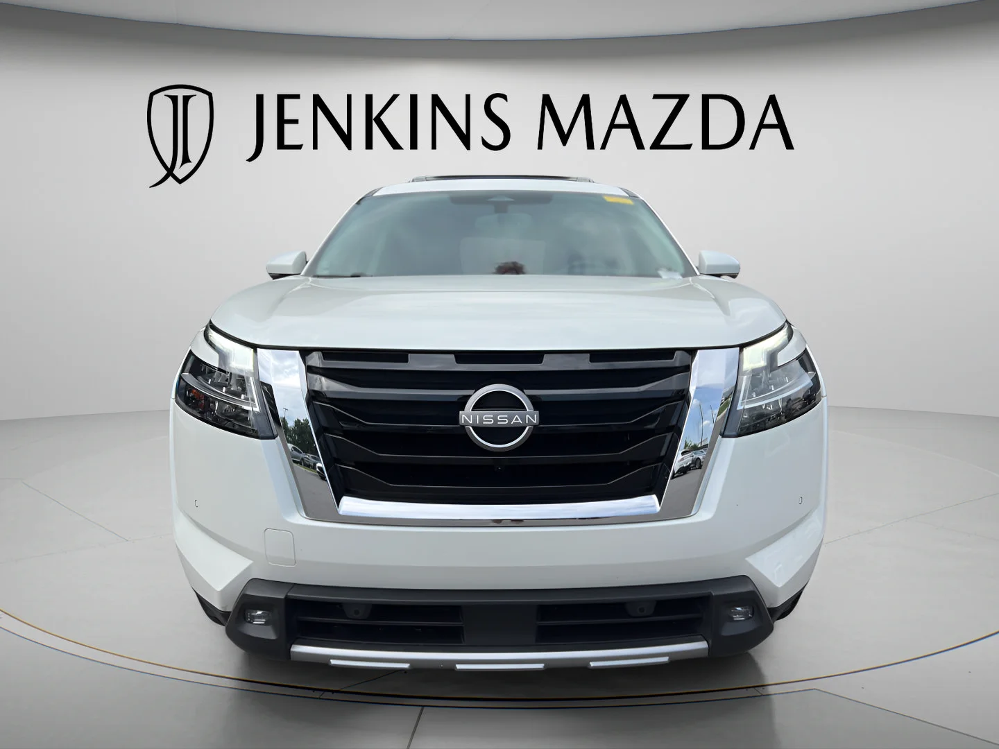 Used 2022 Pearl White Tricoat Nissan Platinum image 2