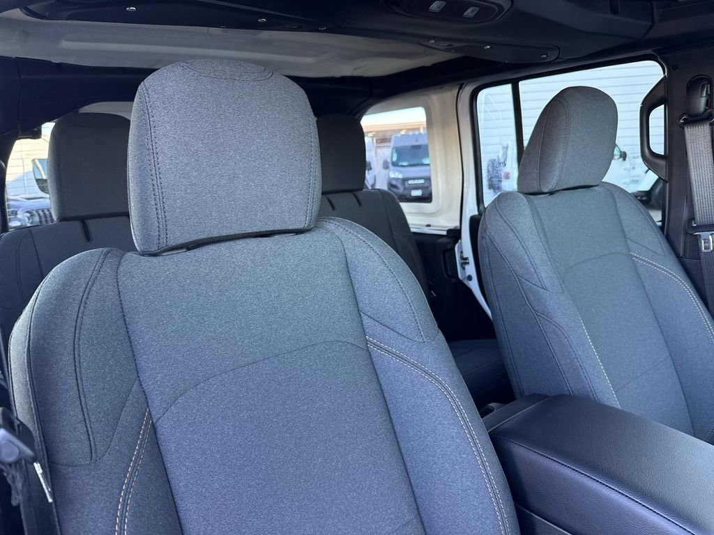 New 2026 Bright White Clear-Coat Exterior Paint Jeep Sport S image 12