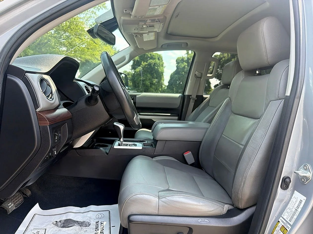 Used 2021  Toyota Limited image 9