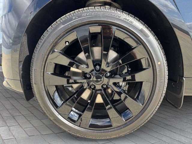 New 2026 Santorini Black Land Rover Dynamic SE image 9
