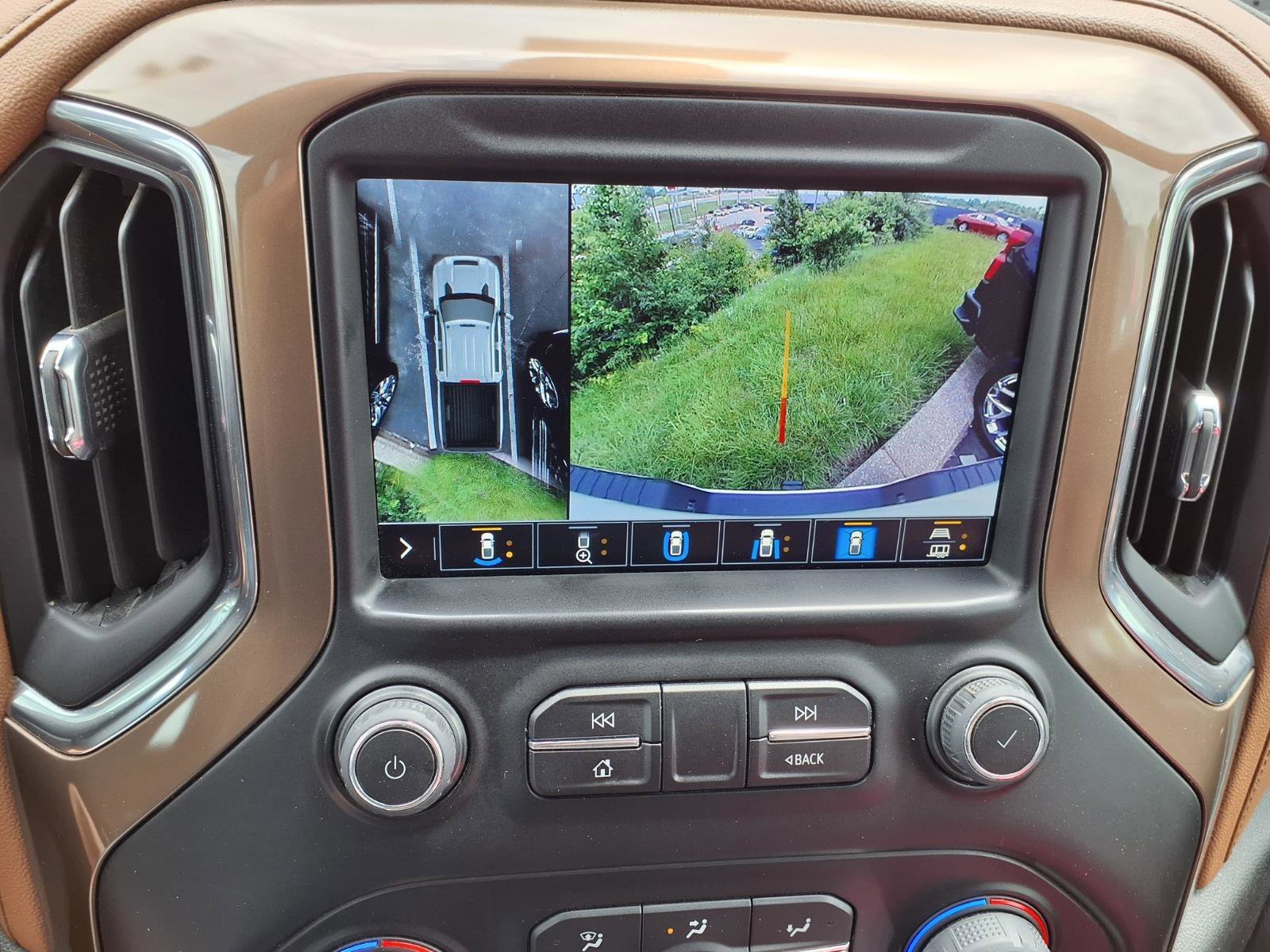 Used 2023 Iridescent Pearl Tricoat Chevrolet High Country image 9