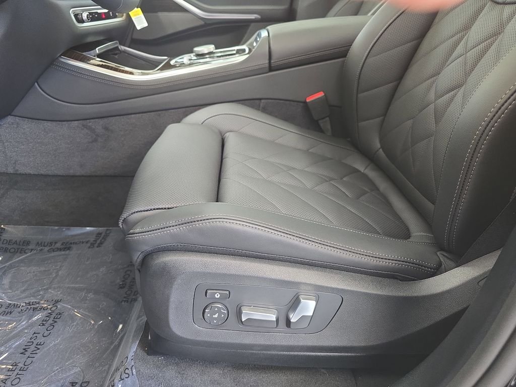 New 2026 Black Sapphire Metallic BMW sDrive40i image 15