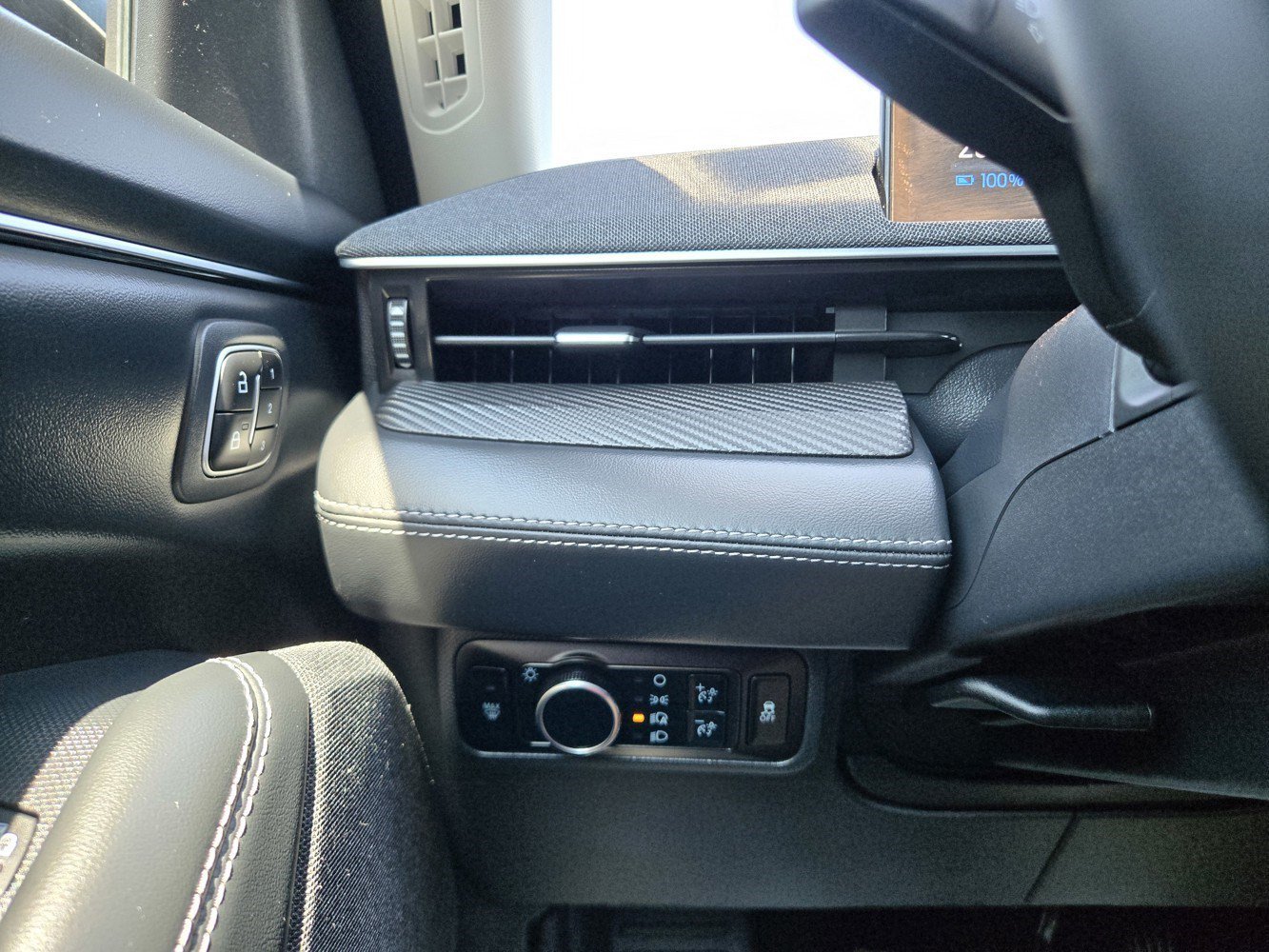 Used 2024 White Ford Premium image 26