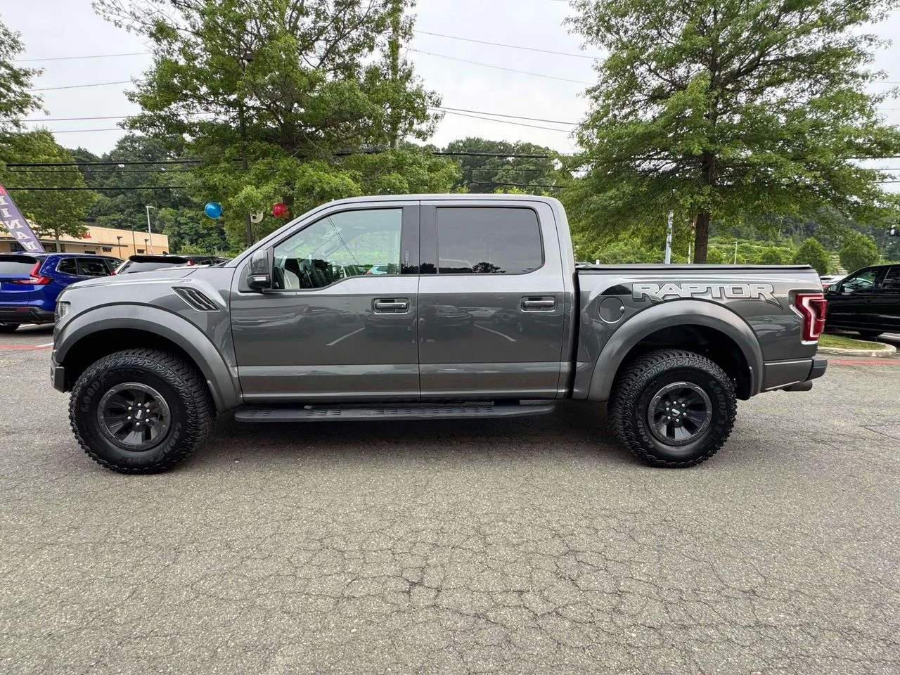 Used 2018 Magnetic Ford Raptor image 5