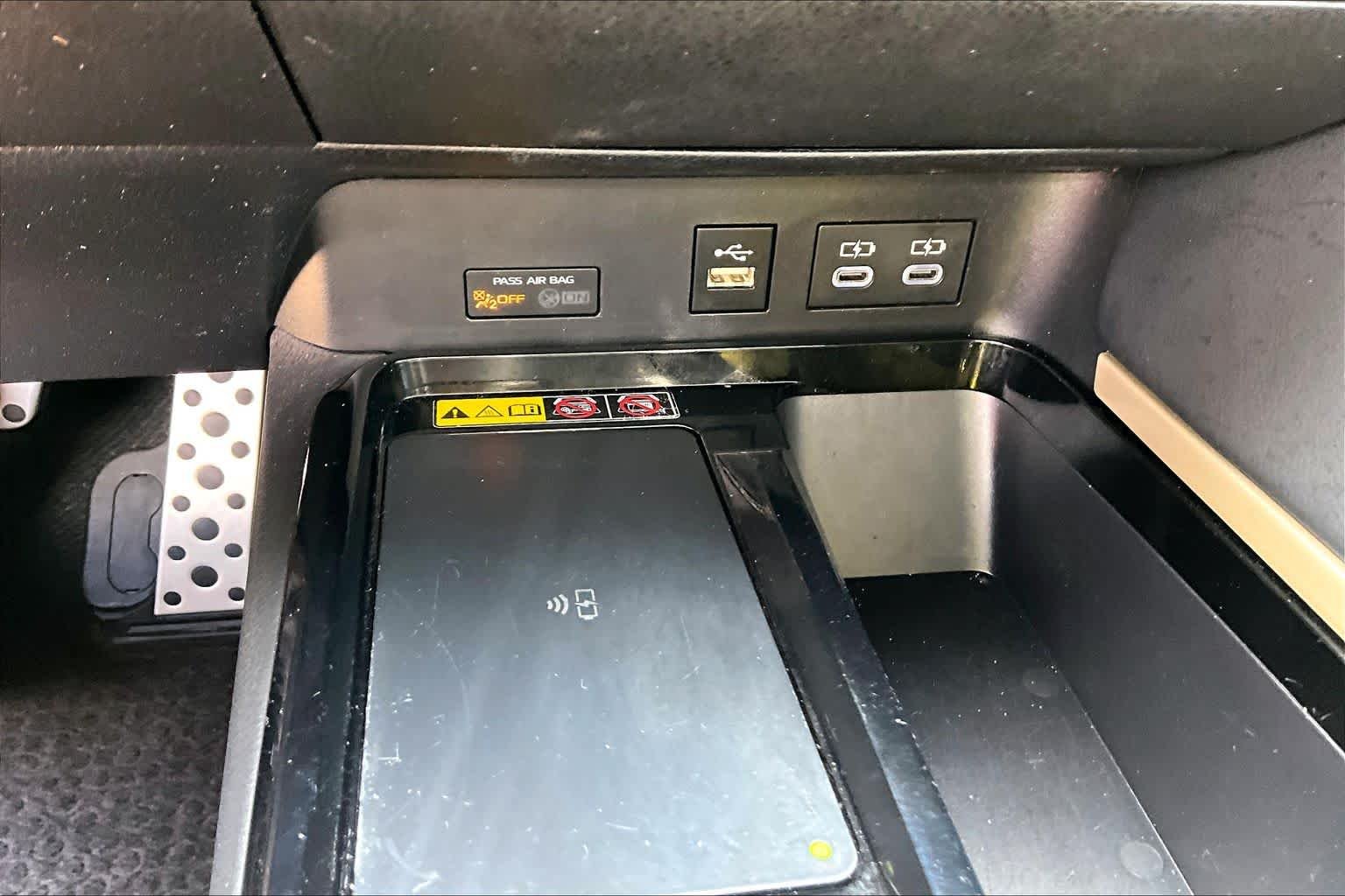 Used 2025 Wind Chill Pearl Toyota XSE image 32