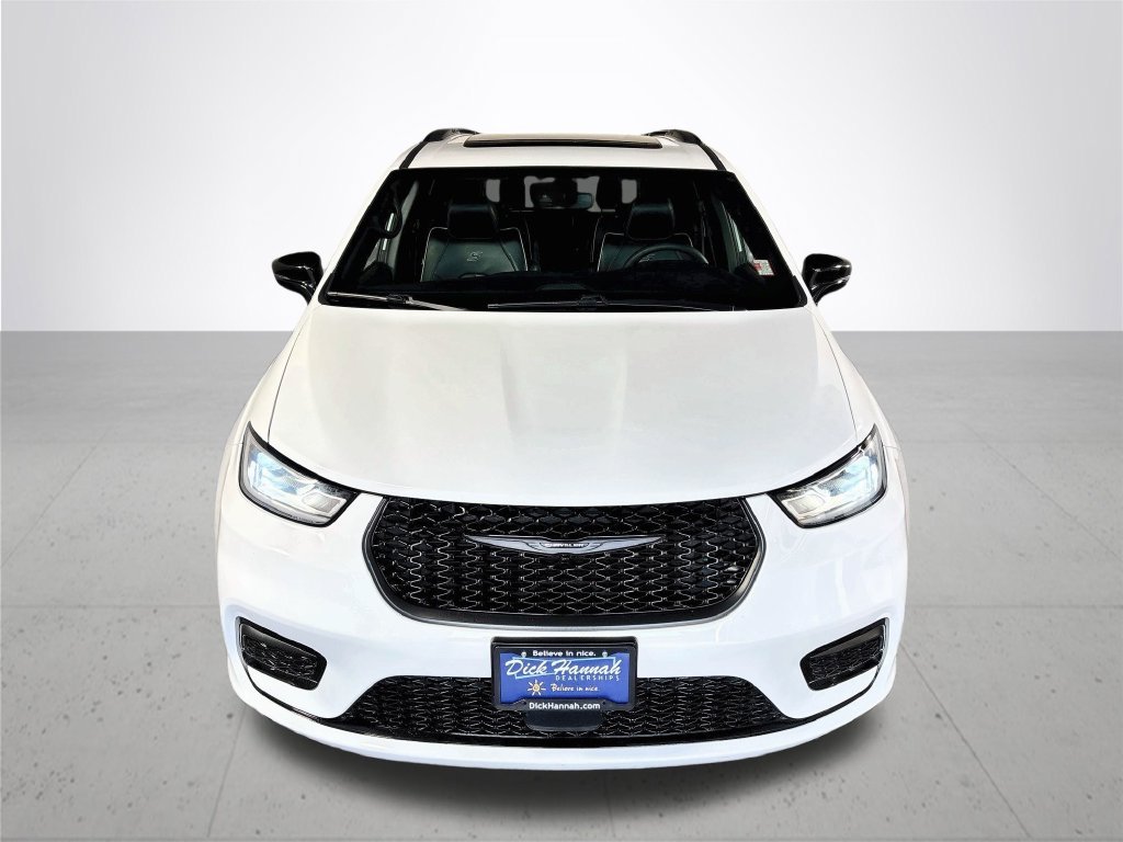 Used 2025 Bright White Clearcoat Chrysler Limited image 3