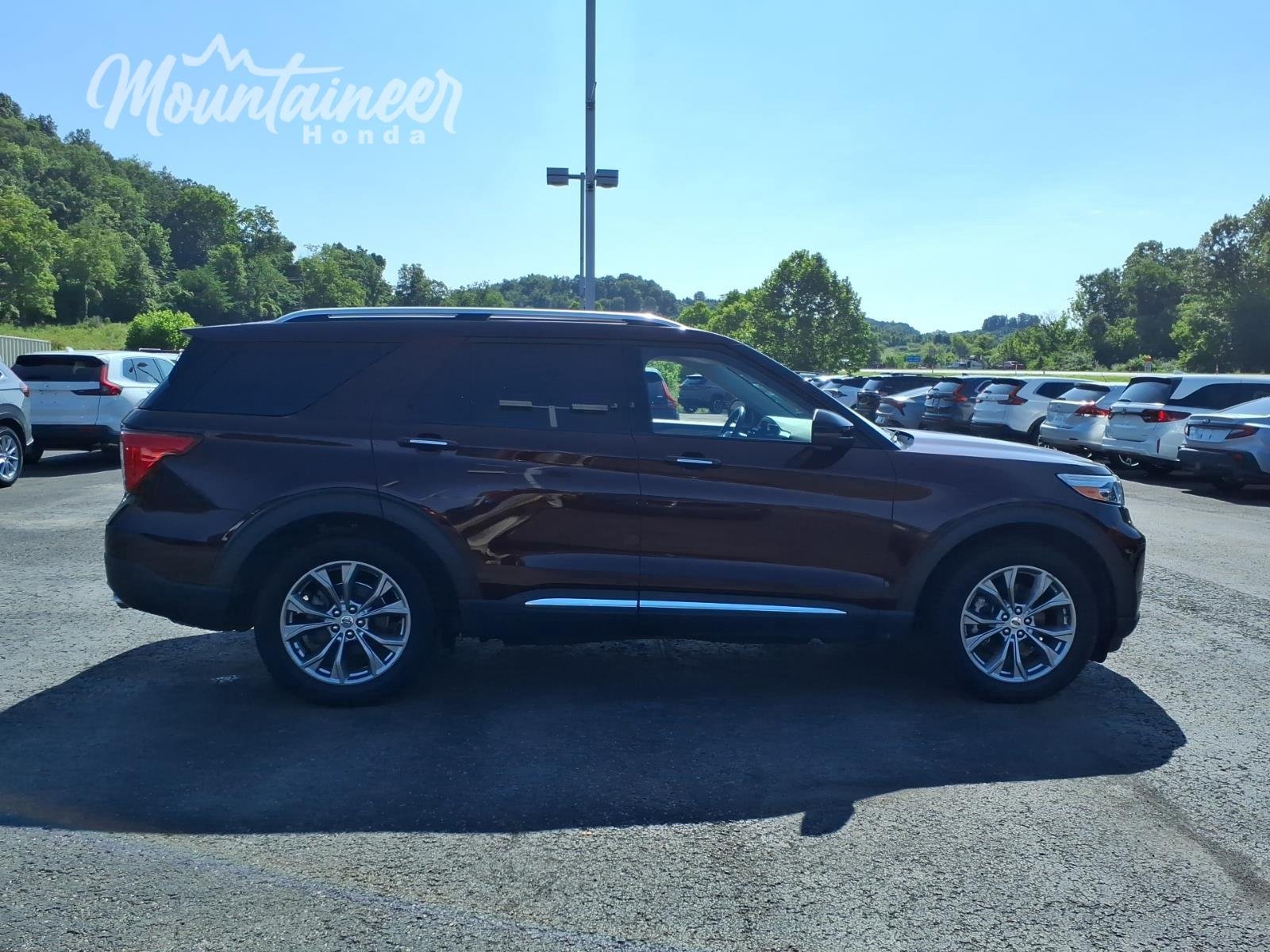 Used 2022 Burgundy Velvet Metallic Tinted Clearcoat Ford Limited image 8
