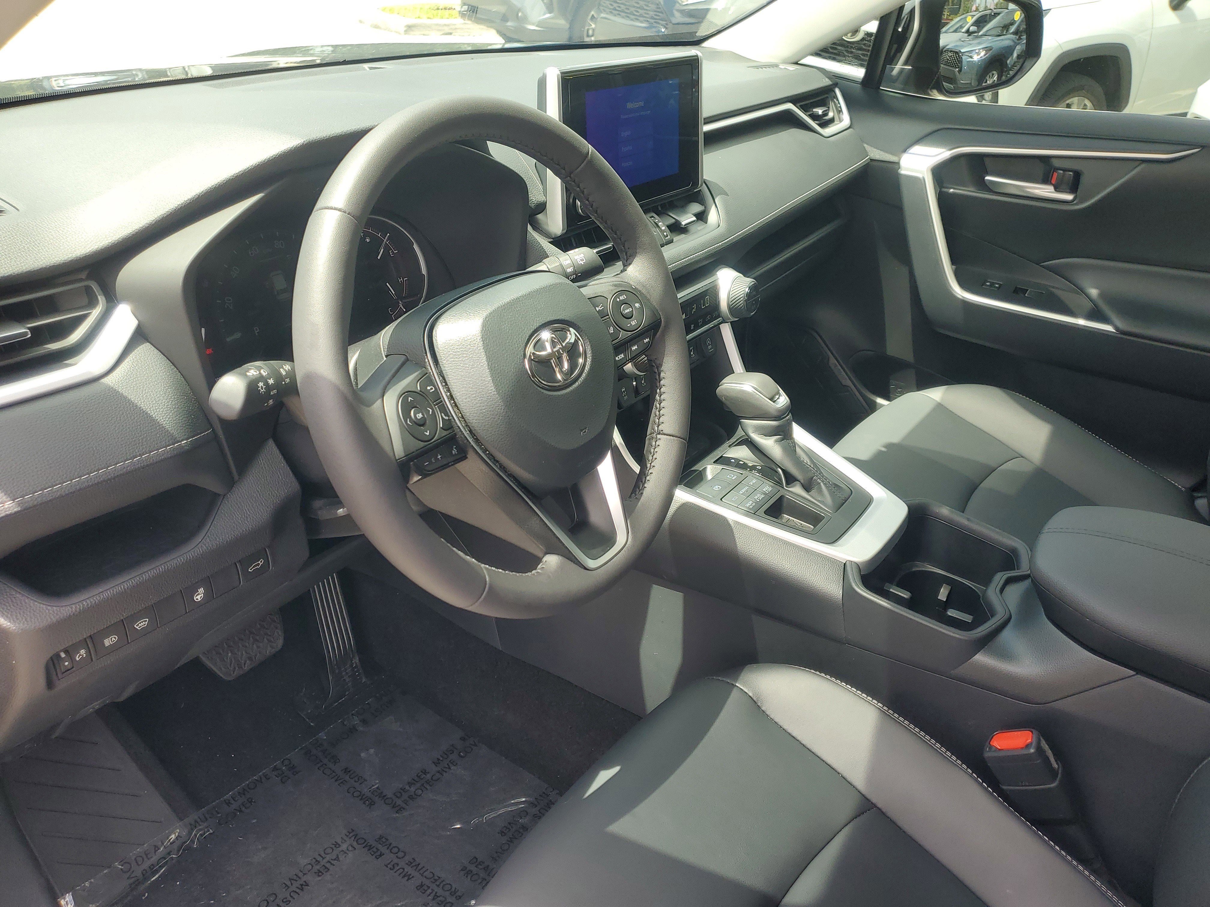 Used 2025 Magnetic Gray Metallic Toyota XLE Premium image 17