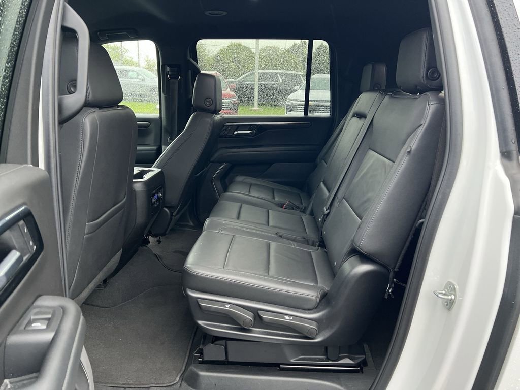 Used 2025 Summit White Chevrolet LT image 21