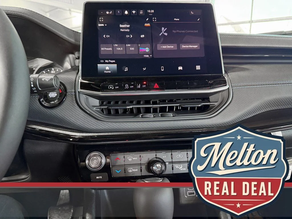 New 2025 Black Jeep Latitude image 31