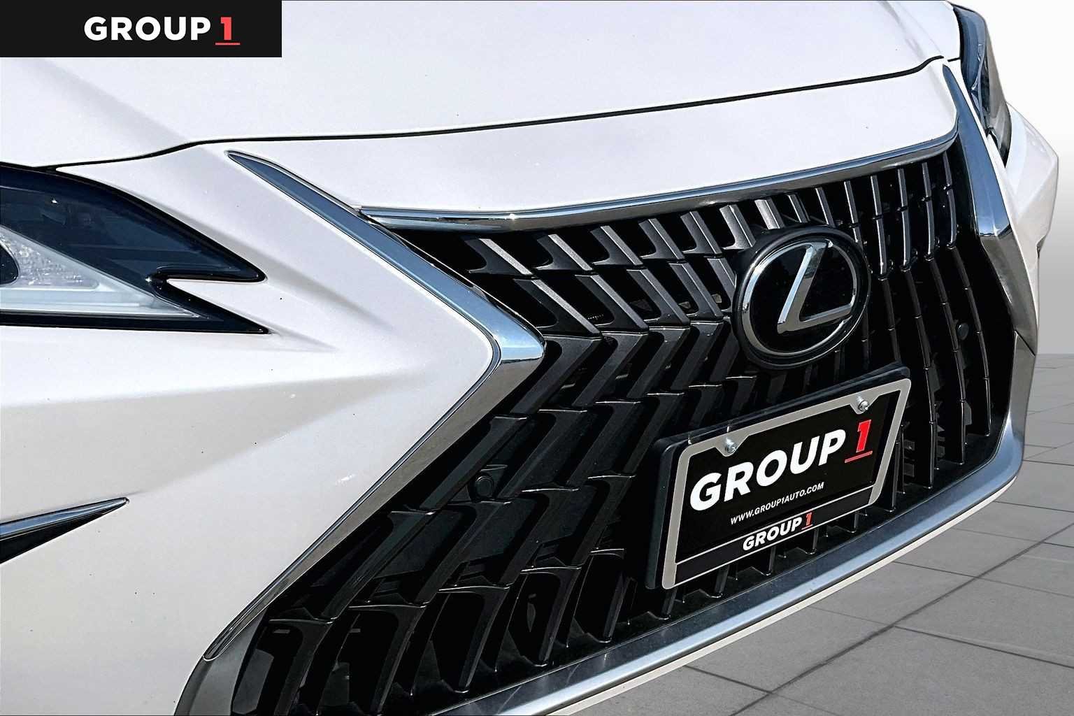 Used 2023 Eminent White Pearl Lexus  image 27