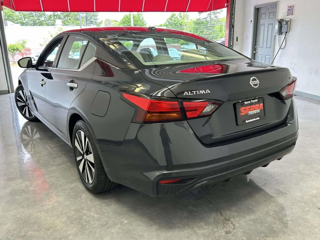 Used 2022 Blue Nissan 2.5 SV image 5