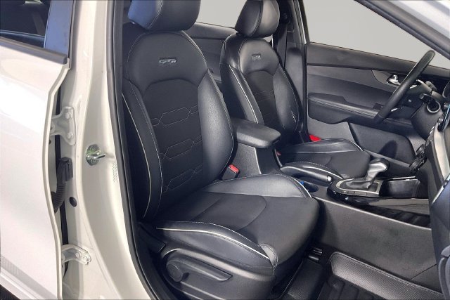 Used 2022 White Kia GT-Line image 26