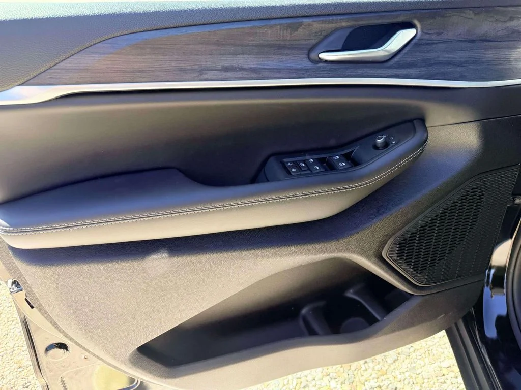 New 2026 Black Jeep Altitude image 12