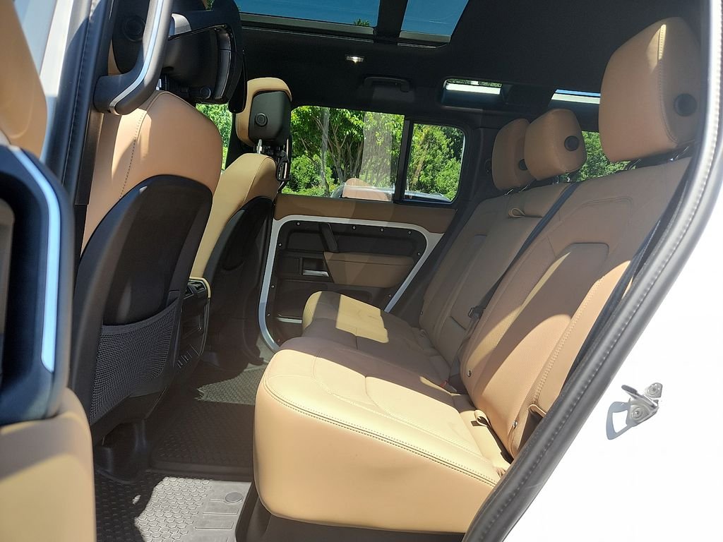 Used 2026 Fuji White Land Rover X-Dynamic SE image 10