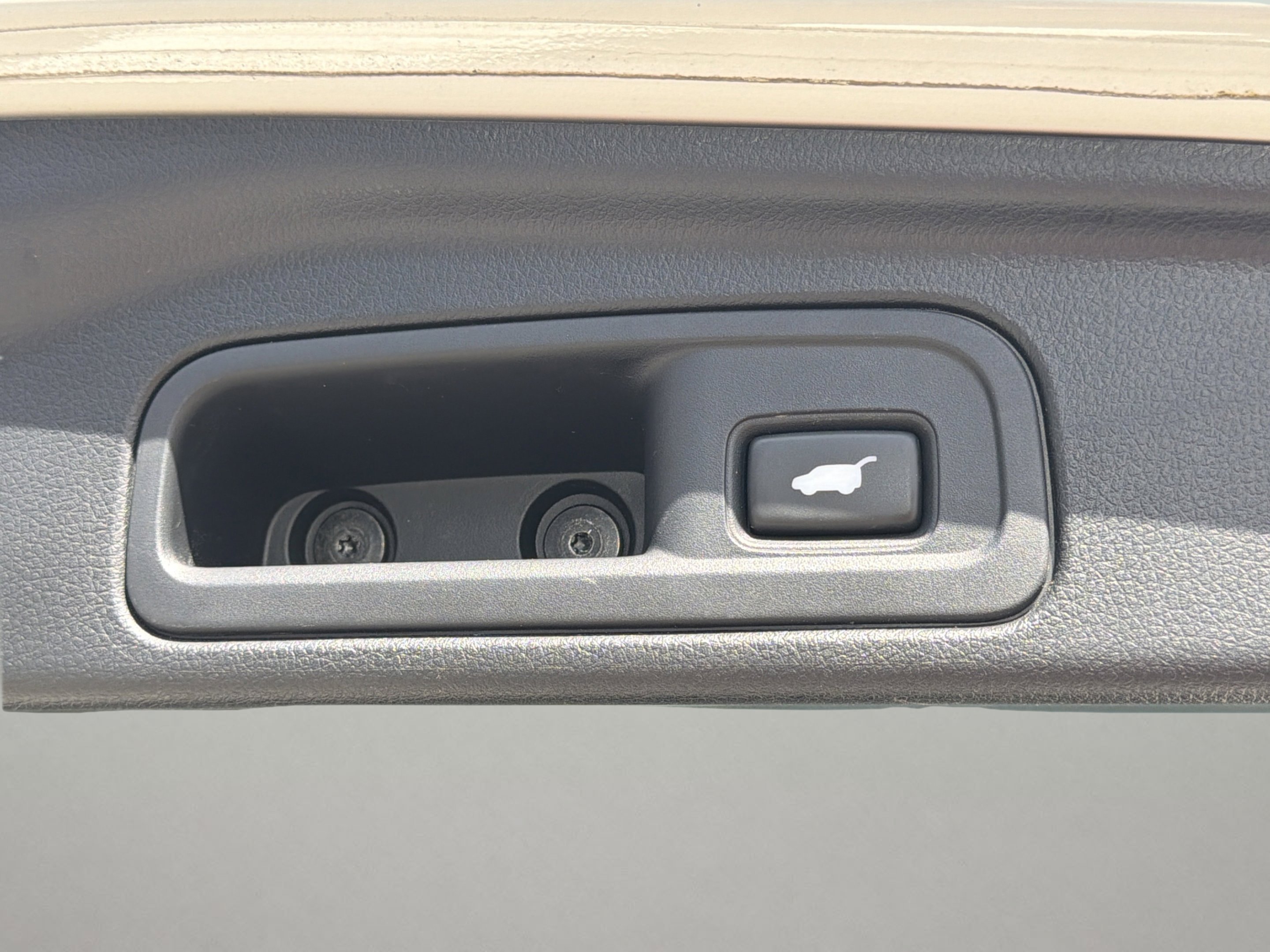 Used 2016 White Diamond Pearl Honda Touring image 28