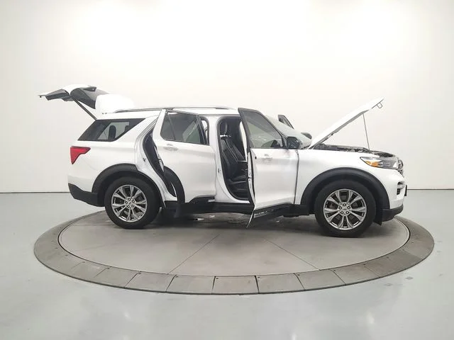 Used 2023 White Ford Limited image 17