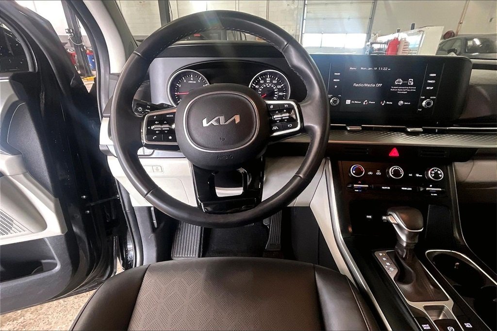 2024 KIA CARNIVAL - Image 3