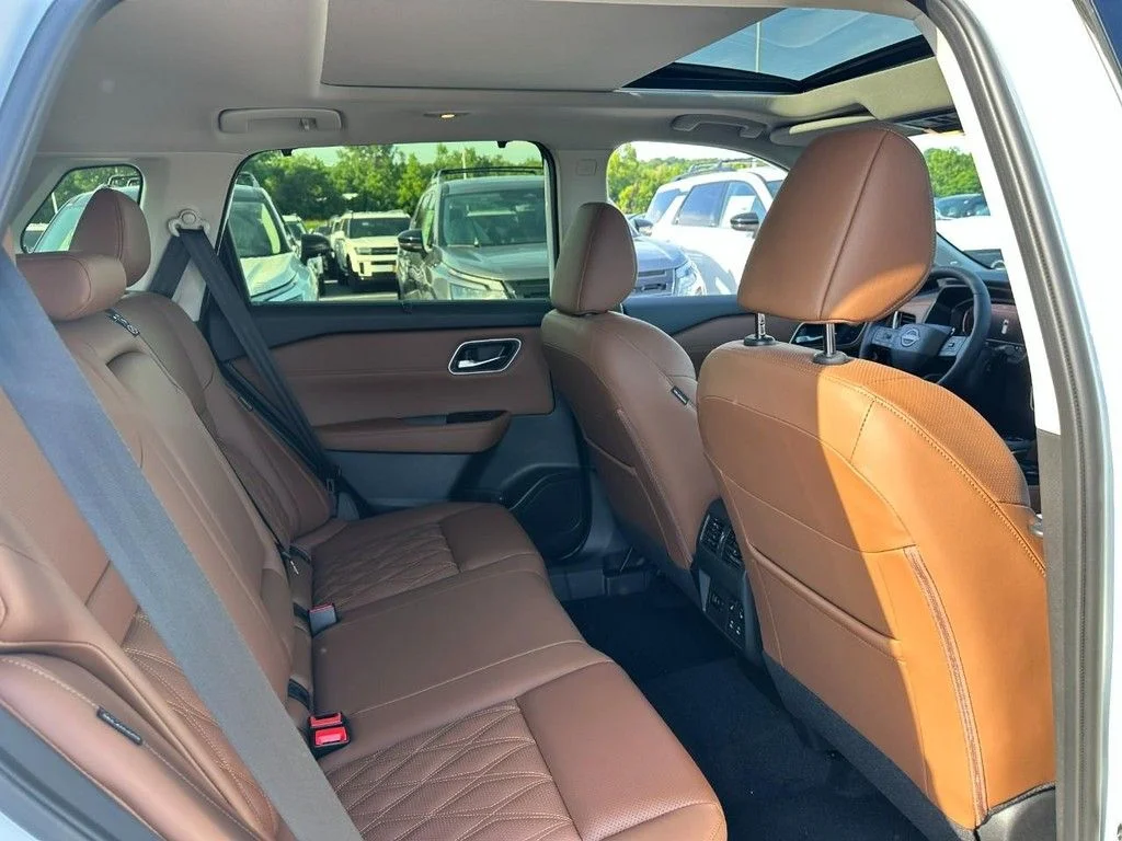 New 2026 White Nissan Platinum image 4