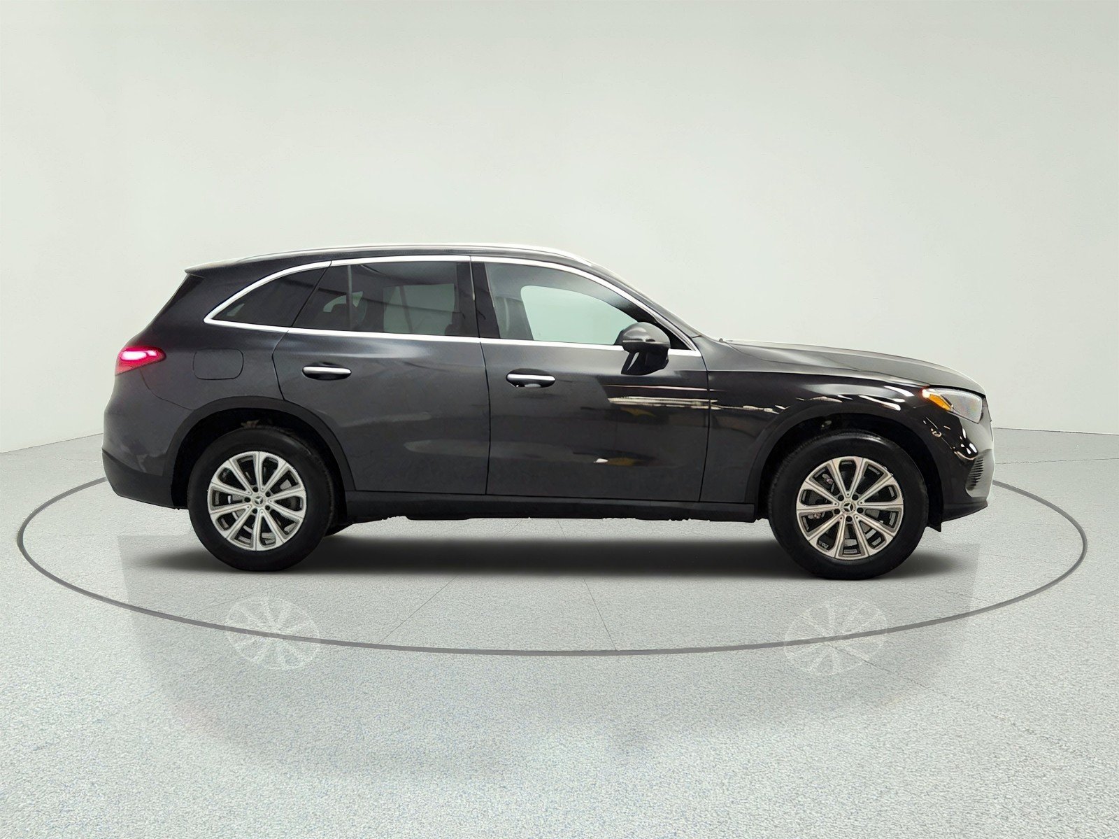 Certified Used 2026 Graphite Grey Metallic Mercedes-Benz GLC 300 SUV image 4