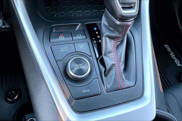Certified Used 2025 MAGNETIC GRAY MET. Toyota  image 33