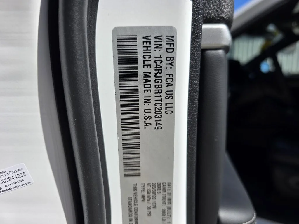 New 2026 Bright White Clear-Coat Exterior Paint Jeep Limited image 34