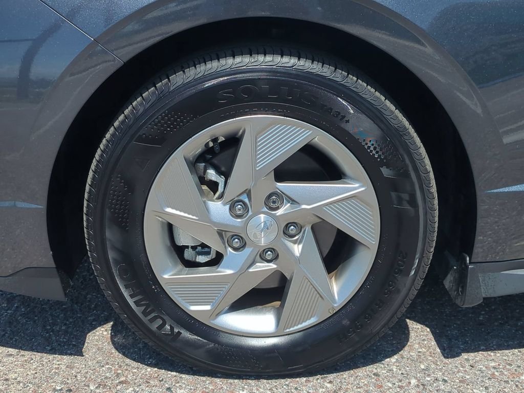 Used 2025 Gray Hyundai SE image 11