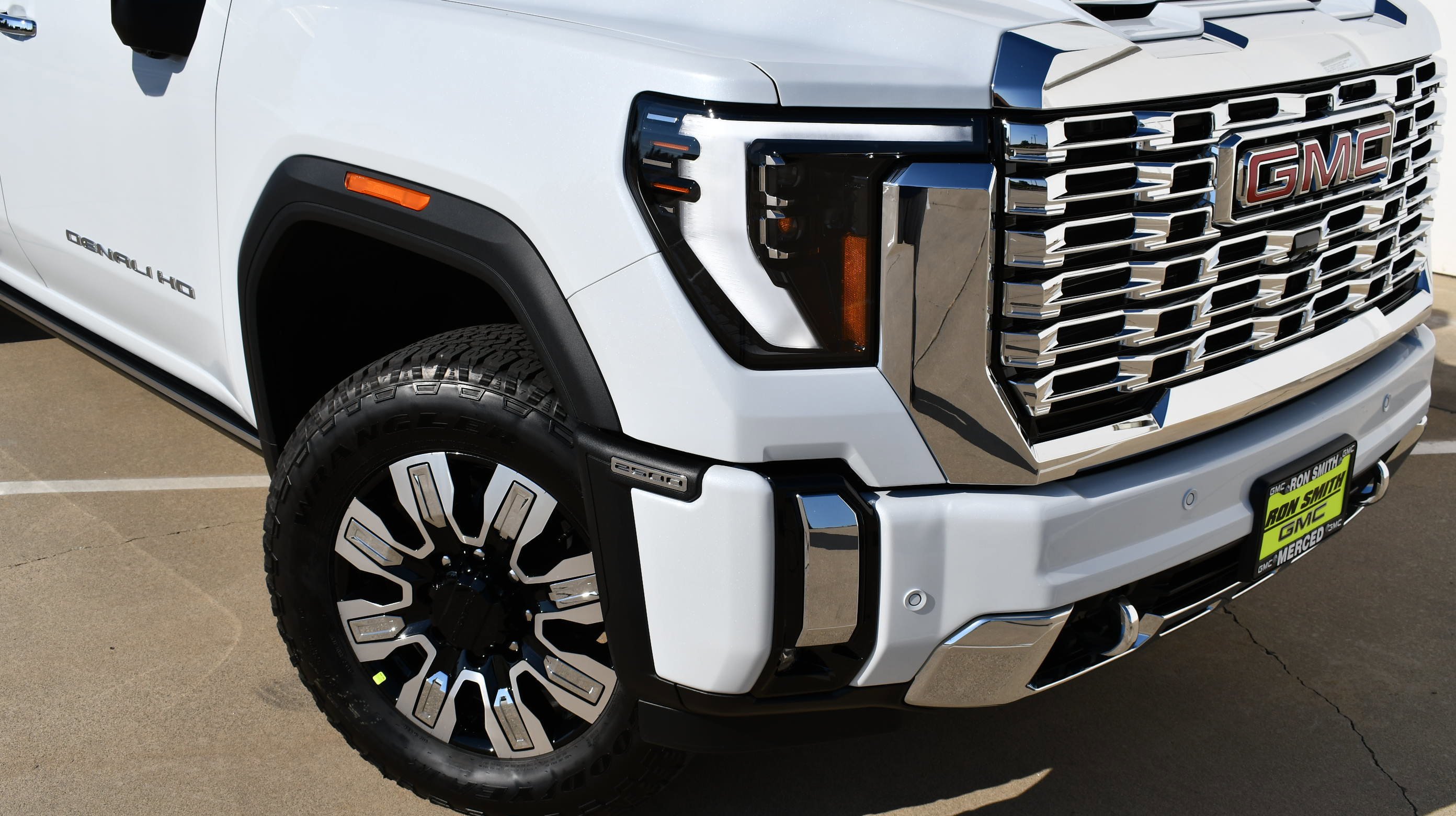 2026 GMC Sierra 2500HD Denali - Photo 3