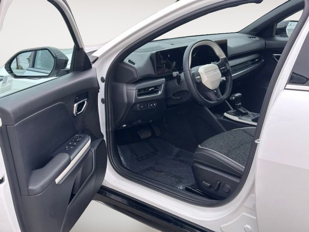 Used 2025 Snow White Pearl Kia GT-Line image 9