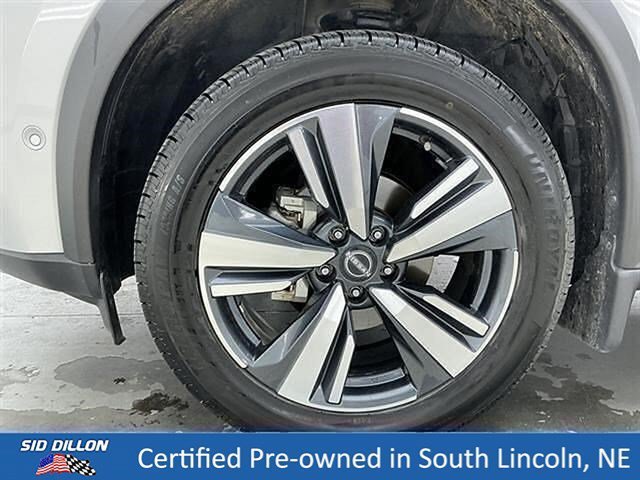 Used 2022 Brilliant Silver Metallic Nissan Platinum image 18