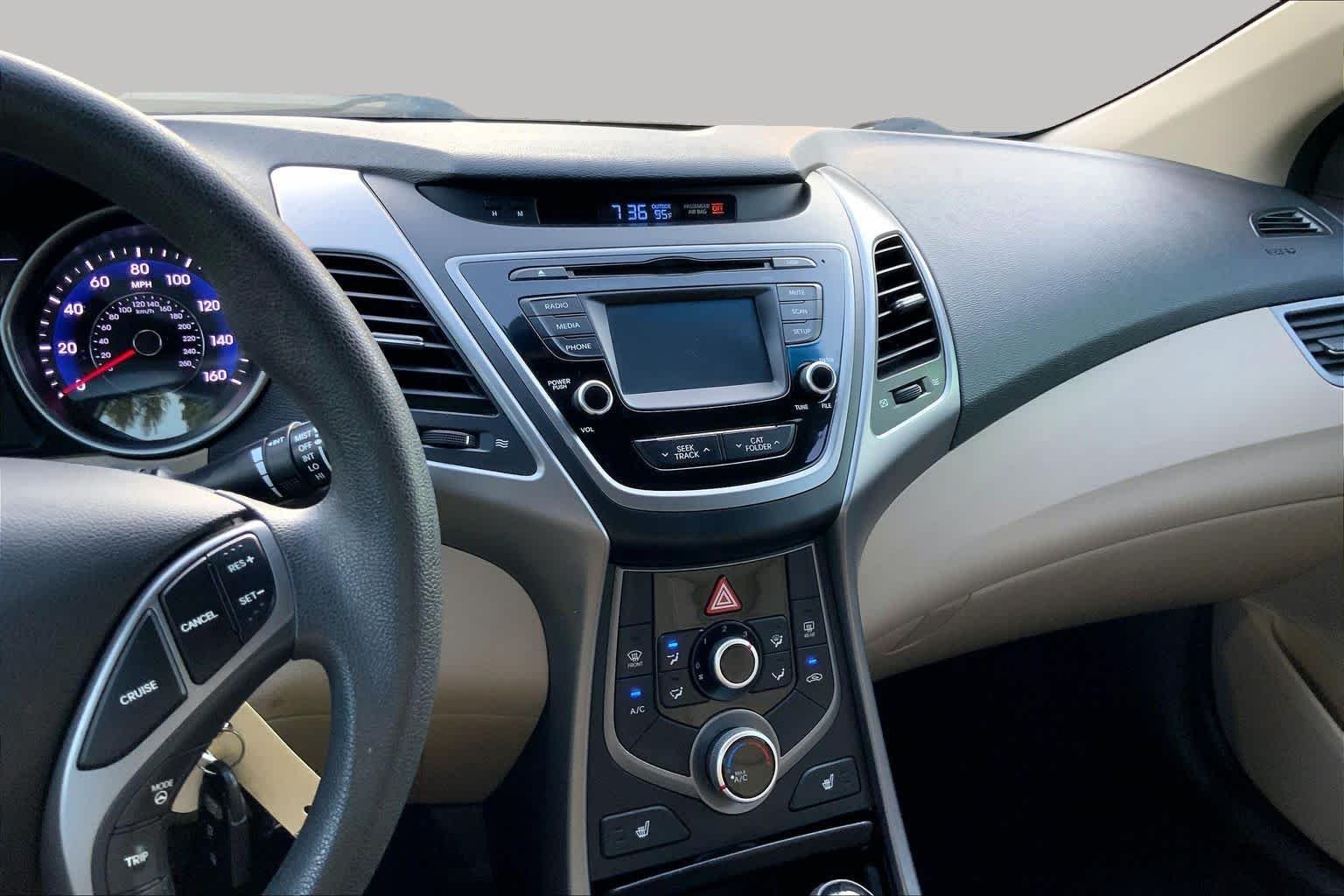 Used 2014 Desert Bronze Hyundai SE image 7