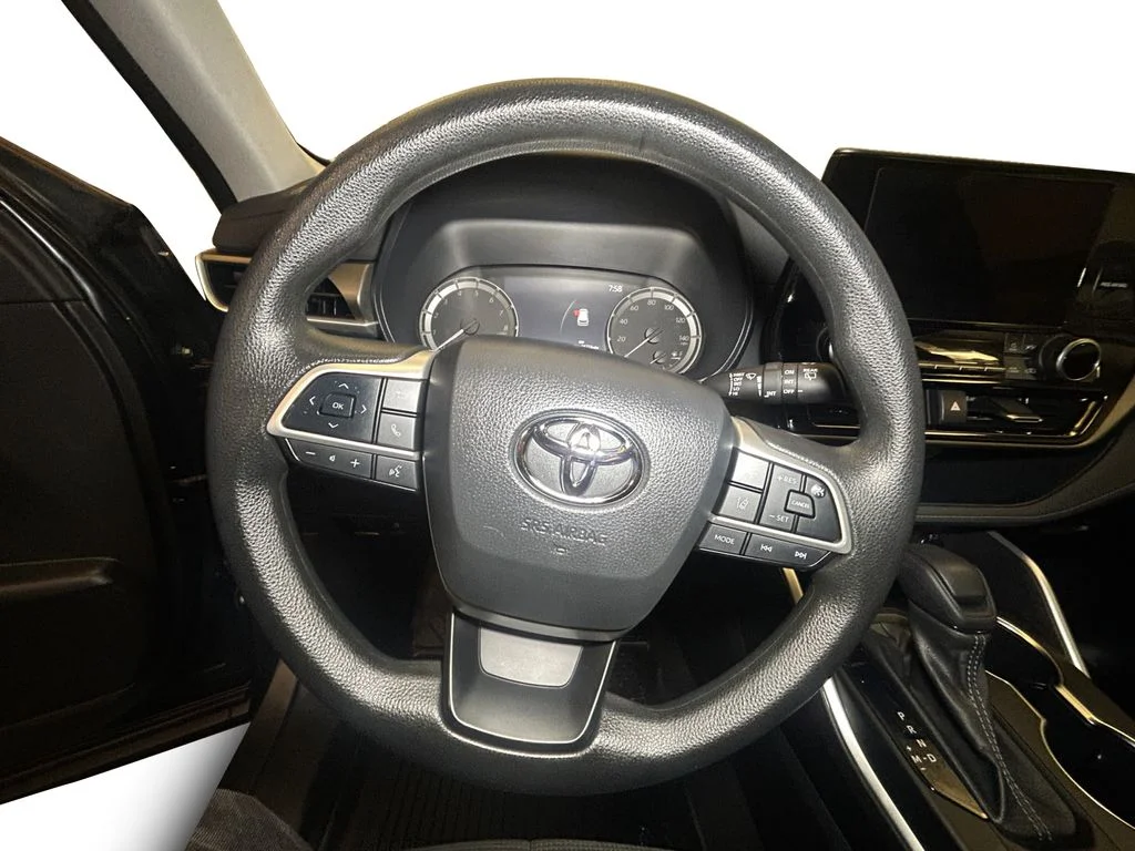 Used 2023 Magnetic Gray Toyota L image 12