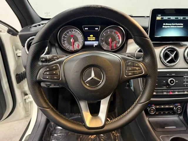 Used 2016 White Mercedes-Benz GLA 250 image 21