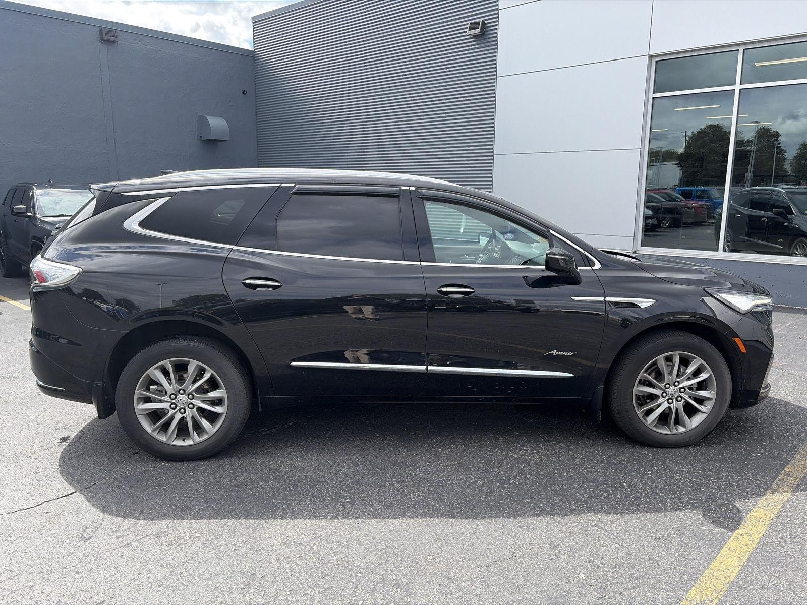Used 2023 Ebony Twilight Metallic Buick Avenir image 8