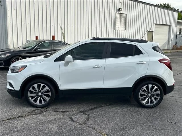 Used 2021 White Buick Preferred image 7