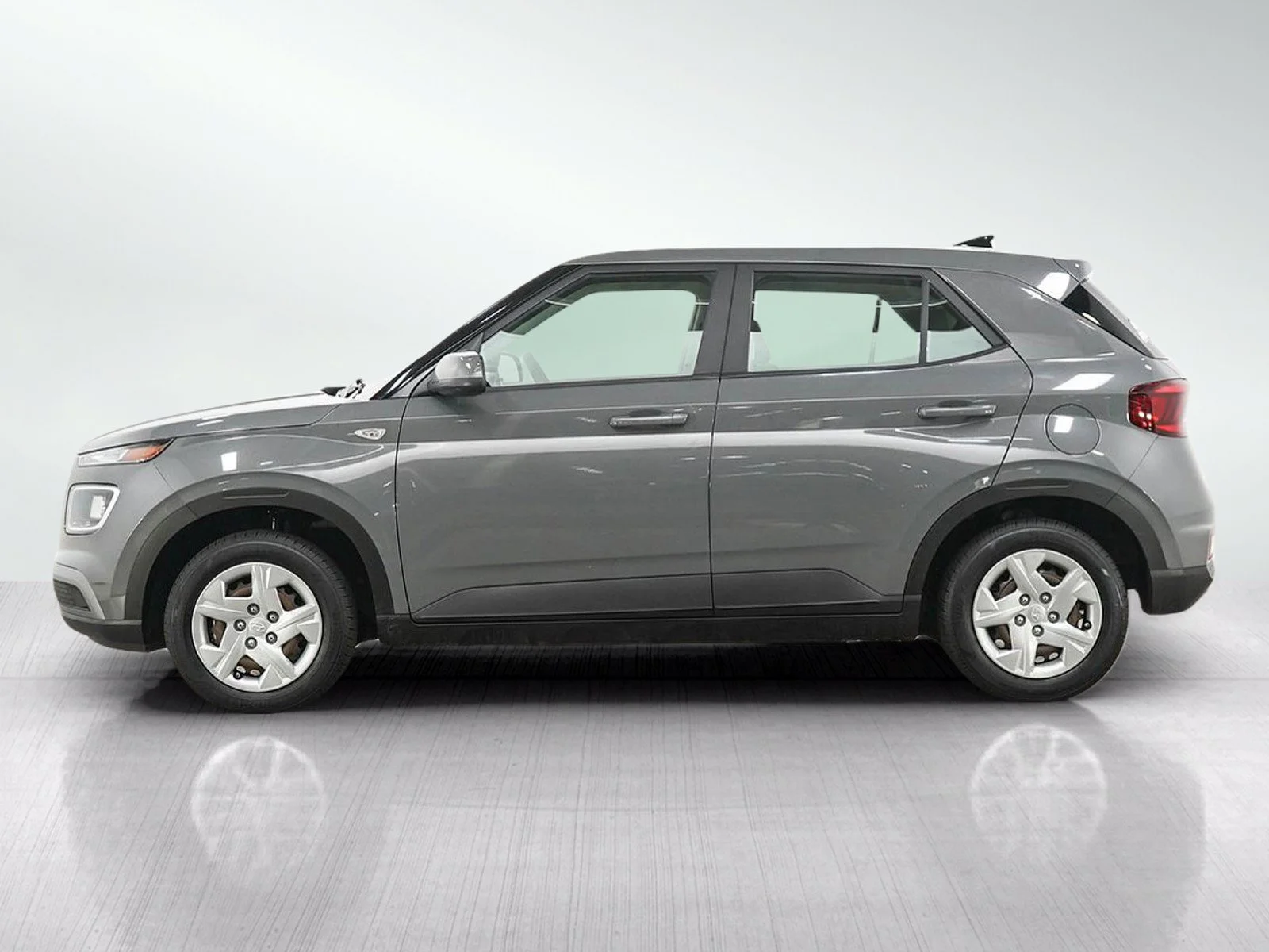 Used 2020 Hyundai Venue SE with VIN KMHRB8A38LU014911 for sale in Wayzata, Minnesota