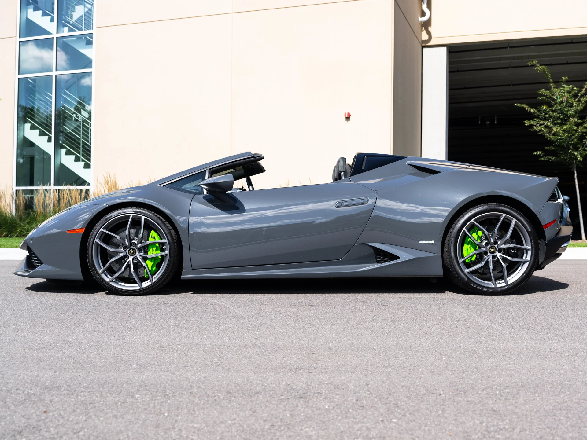 Used 2016  Lamborghini LP610-4S image 2