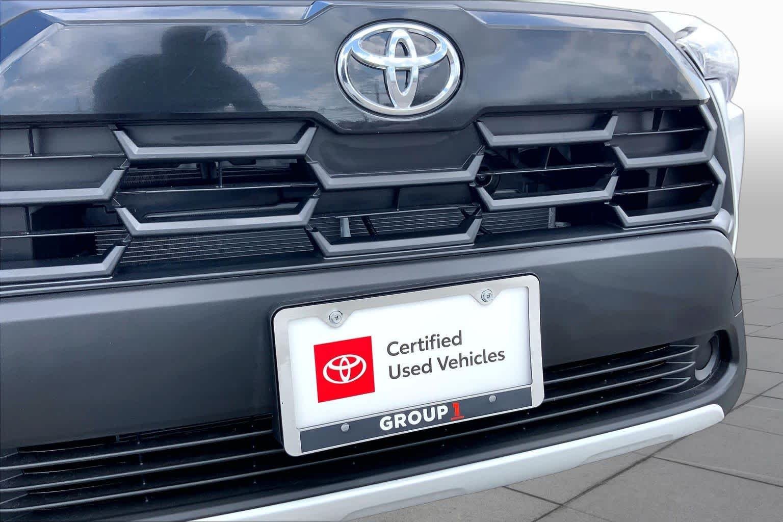 Used 2026 Wind Chill Pearl Toyota LE image 29