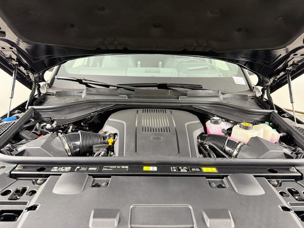 New 2027 Santorini Black Land Rover  Dynamic SE P530 image 32