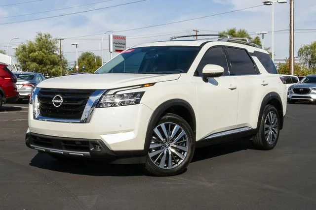 2025 Nissan Pathfinder Platinum 2WD's photo