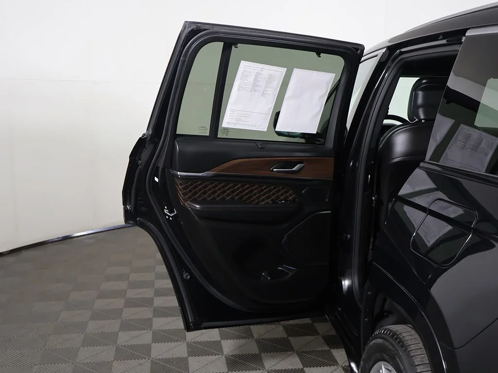 Used 2023 Black Jeep Summit image 25