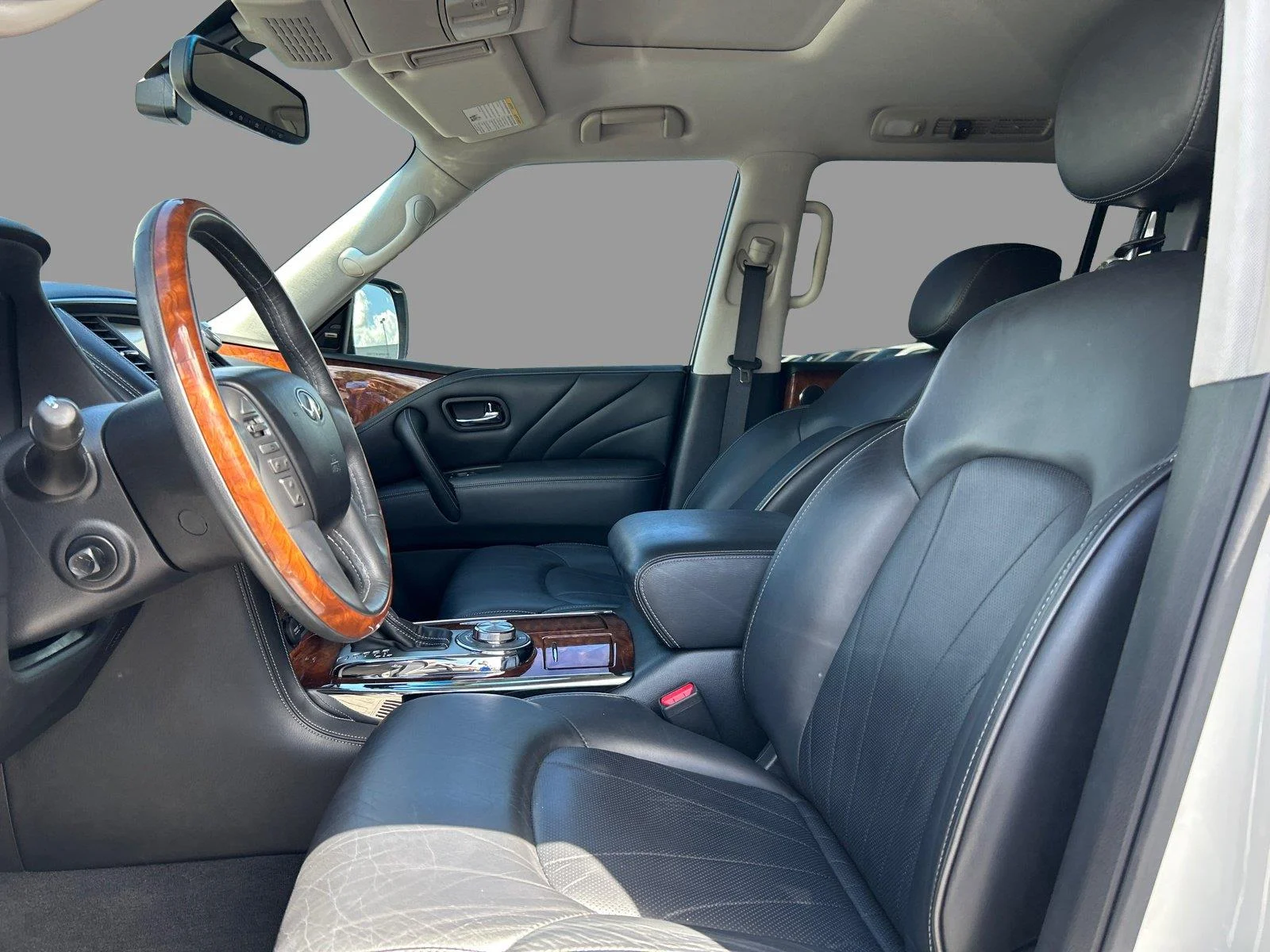 Used 2015 Majestic White INFINITI 4WD image 16