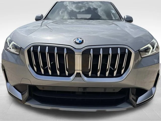 Used 2025 Silver BMW xDrive28i image 3